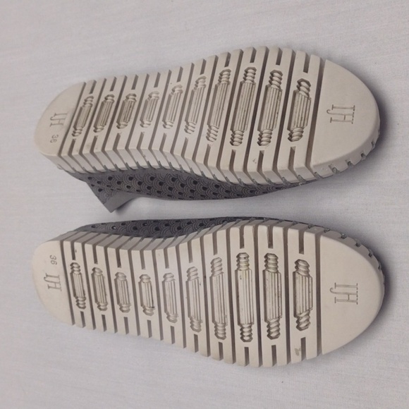 Isle of Jacobsen Tulip Perforated Slip-On Shoes - Picture 4 of 4